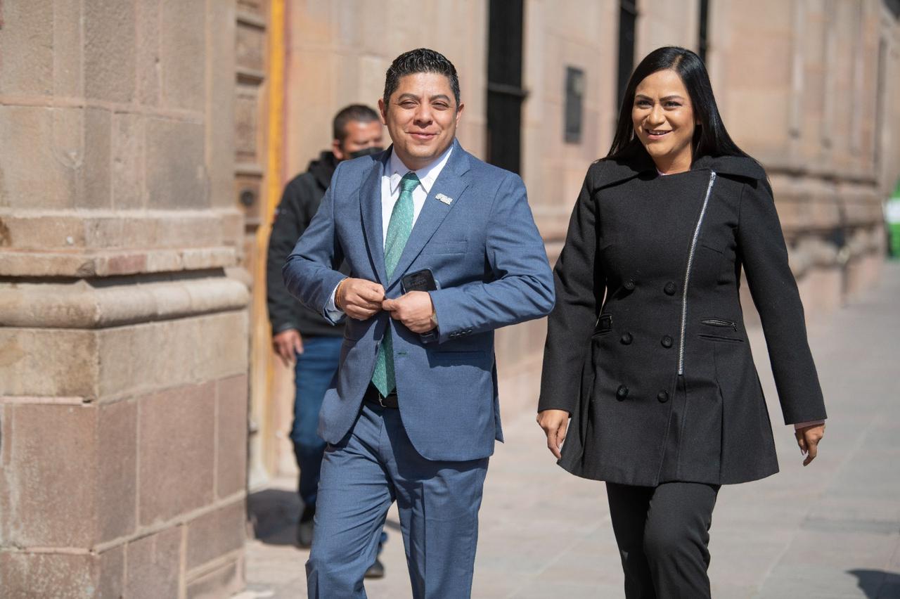 EXPANDE GOBERNADOR RICARDO GALLARDO PROGRAMA DE BECAS ALIMENTARIAS EN SLP