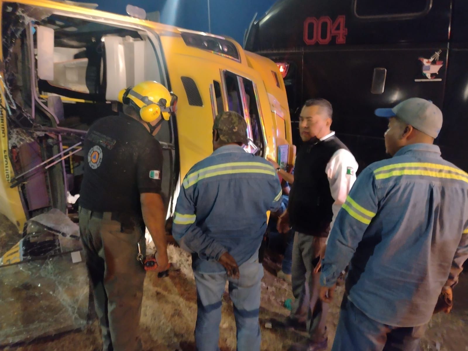 CUERPOS DE EMERGENCIA APOYAN EN ACCIDENTE EN CARRETERA 57