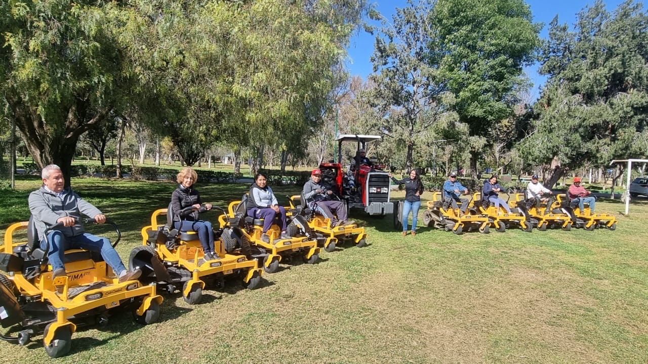 ENTREGA GOBIERNO DEL CAMBIO A PARQUE TANGAMANGA II MAQUINARIA DE MANTENIMIENTO