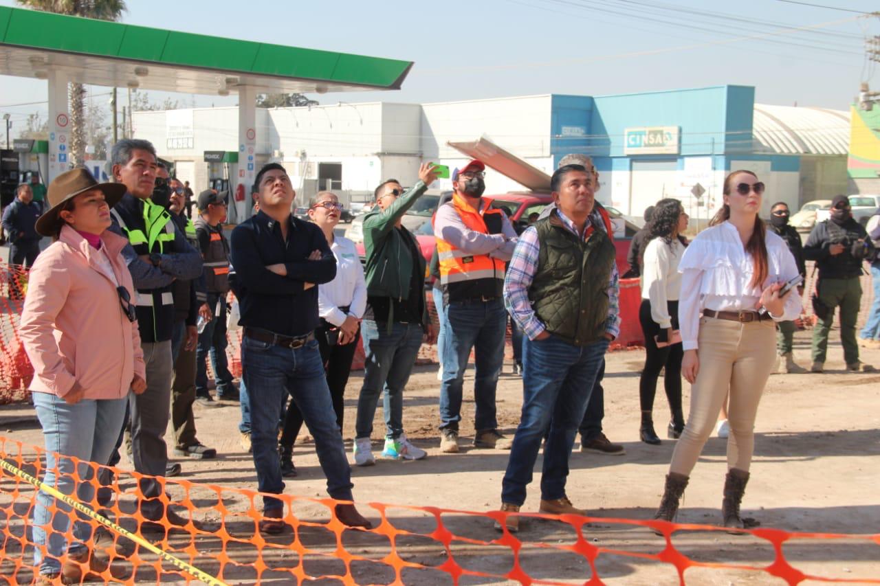 SUPERVISA GOBERNADOR RICARDO GALLARDO COLOCACIÓN DE TRABES EN PUENTE DE CACTUS