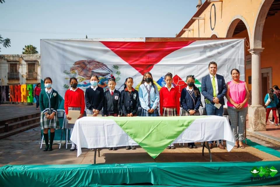 DULCE MARÍA SEGURA ZAVALA SE CONVIERTE EN PRESIDENTA POR UN DÍA DE TIERRANUEVA