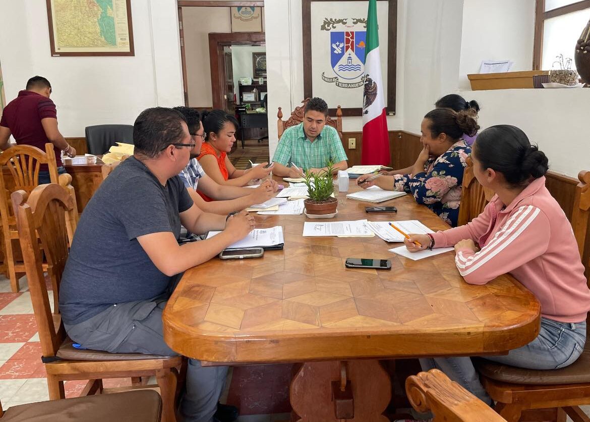 SOSTIENE ALCALDE, RUBÉN RODRÍGUEZ, REUNIÓN CON LOS DIRECTORES DEL GOBIERNO MUNICIPAL DE TIERRANUEVA