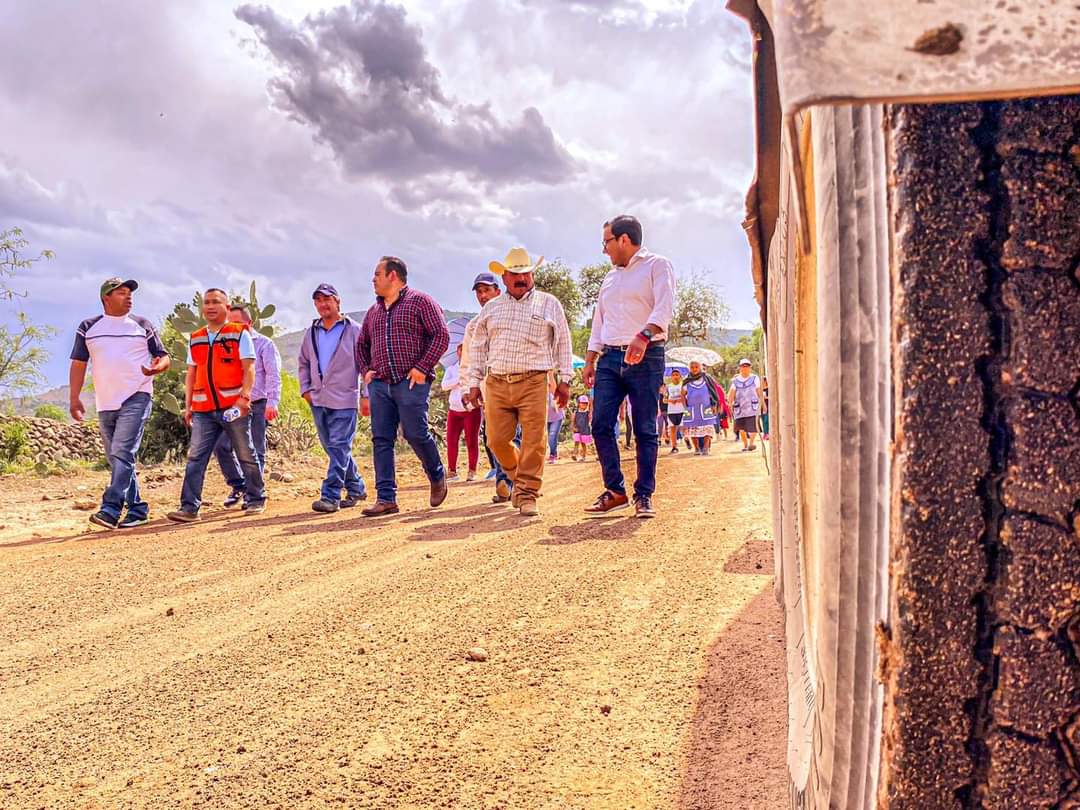 BRINDA ALCALDE, DANIEL LAGUNAS, CAMINO EN CONDICIONES PARA LA GENTE DE CALDERÓN Y SAUCILLO