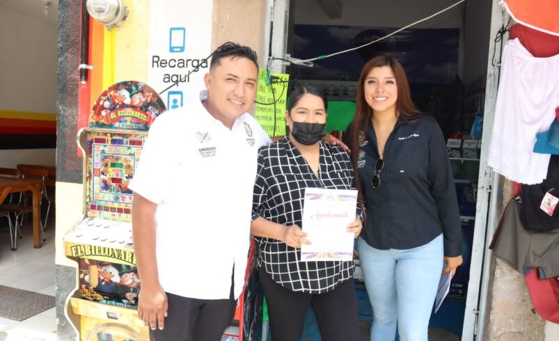 PRESIDENTA, MIRIAM MARTÍNEZ TREJO, RECONOCE A COMERCIANTES QUE ADORNARON SU FACHADA DURANTE SERIAL TRAIL MÁGICO