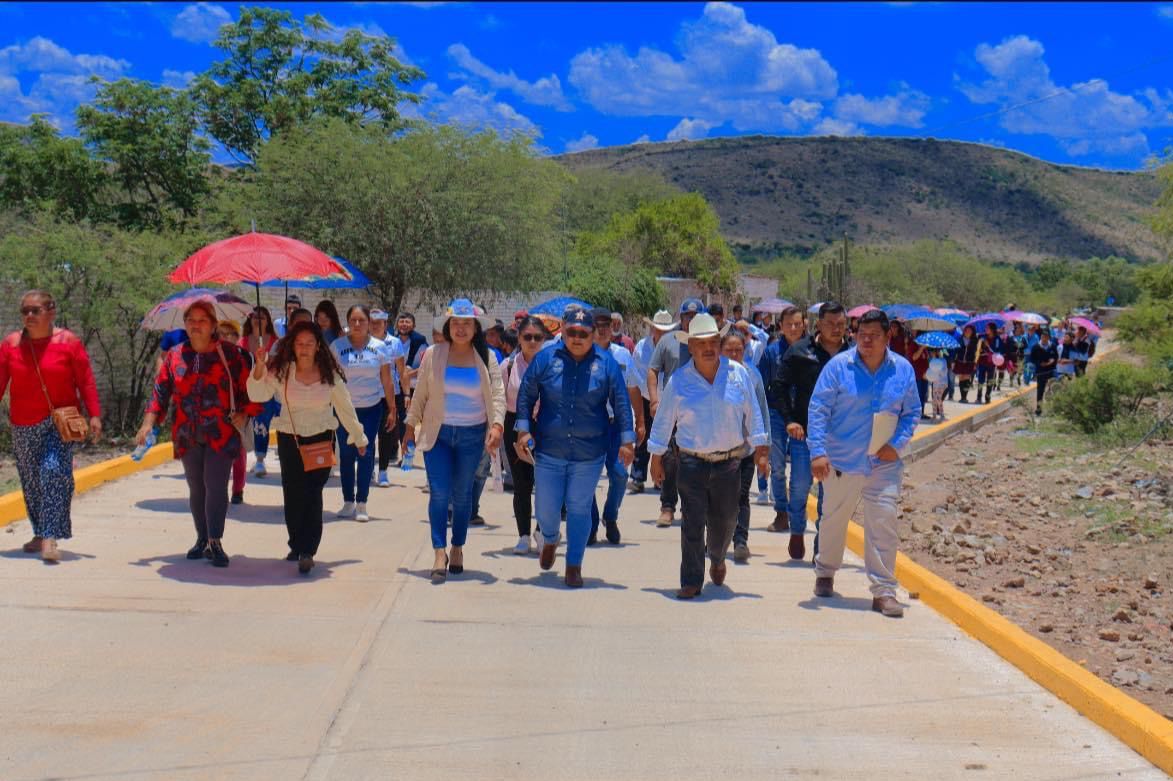 LA YERBABUENA CAMINA HACÍA EL PROGRESO CON PAVIMENTACIÓN DE LA CALLE EMILIANO ZAPATA