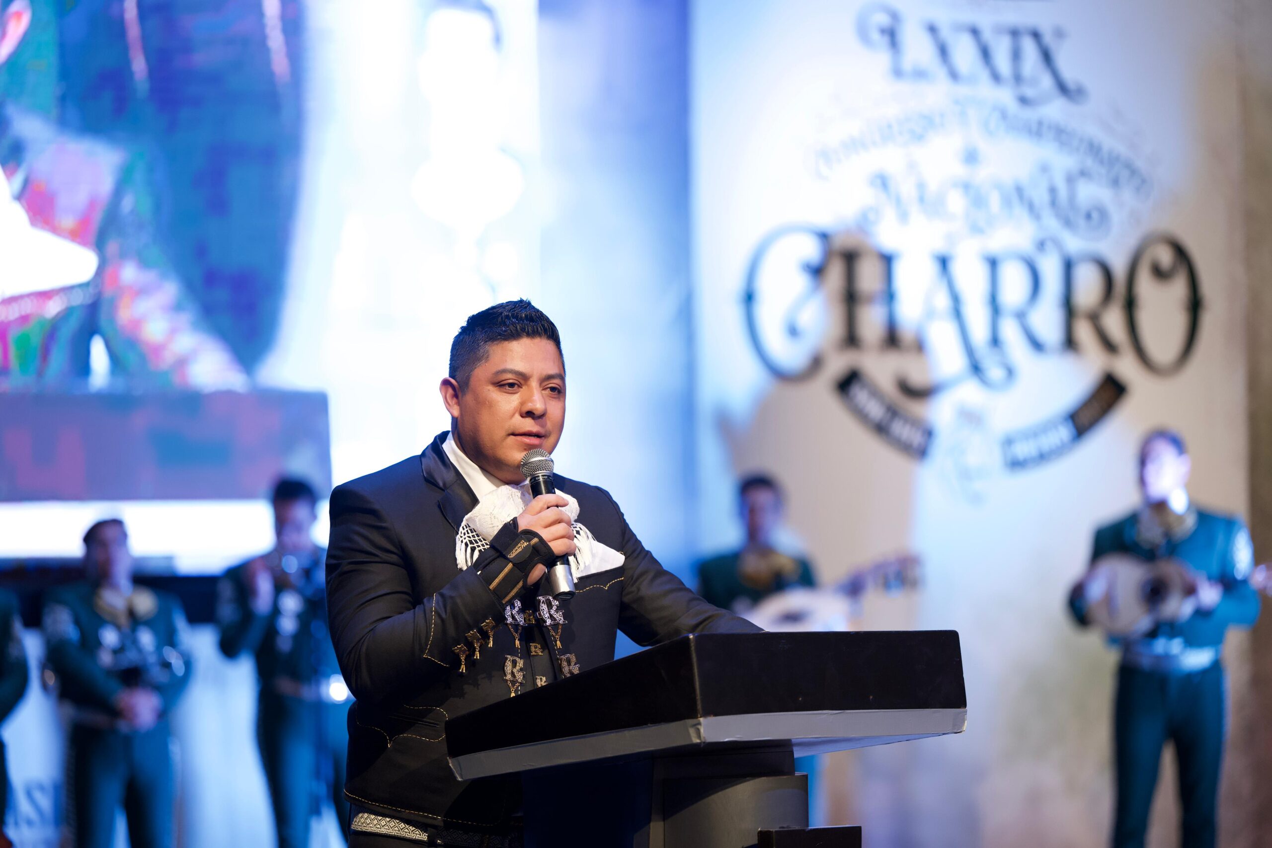 RECONOCEN CHARROS A RICARDO GALLARDO POR APOYO AL DEPORTE MÁS MEXICANO