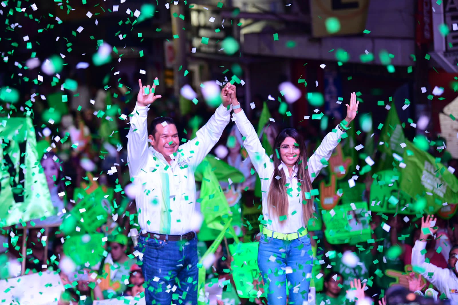 MULTITUD EN REGIÓN MEDINA CIERRA FILAS CON RUTH GONZÁLEZ