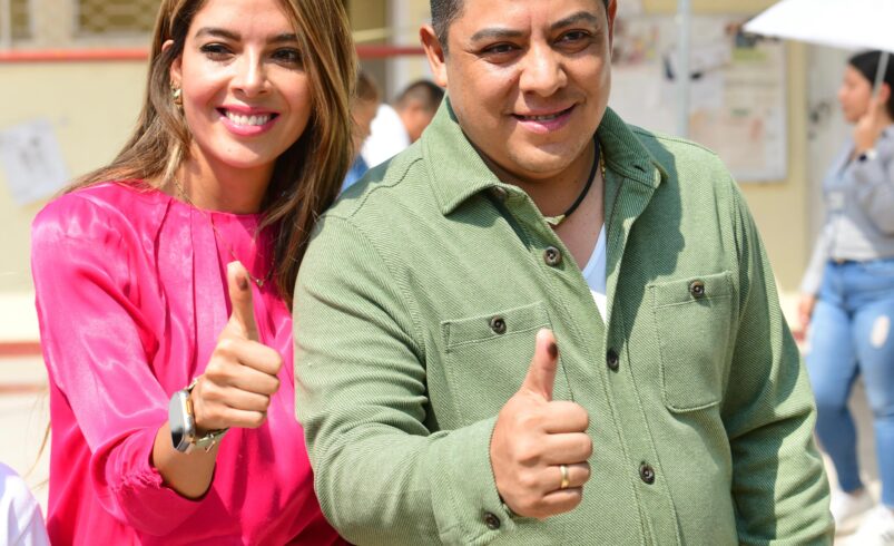 GOBERNADOR DE SAN LUIS POTOSÍ ACUDE A VOTAR