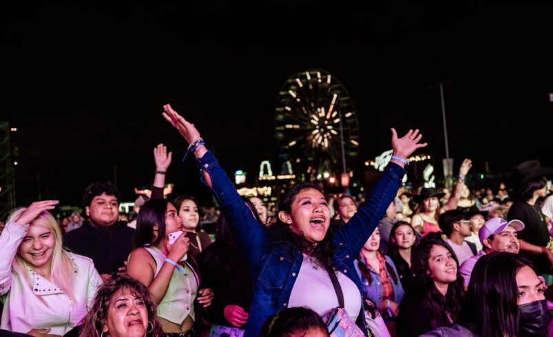 BEBETO CONQUISTÓ CORAZONES EN EL TEATRO DEL PUEBLO*