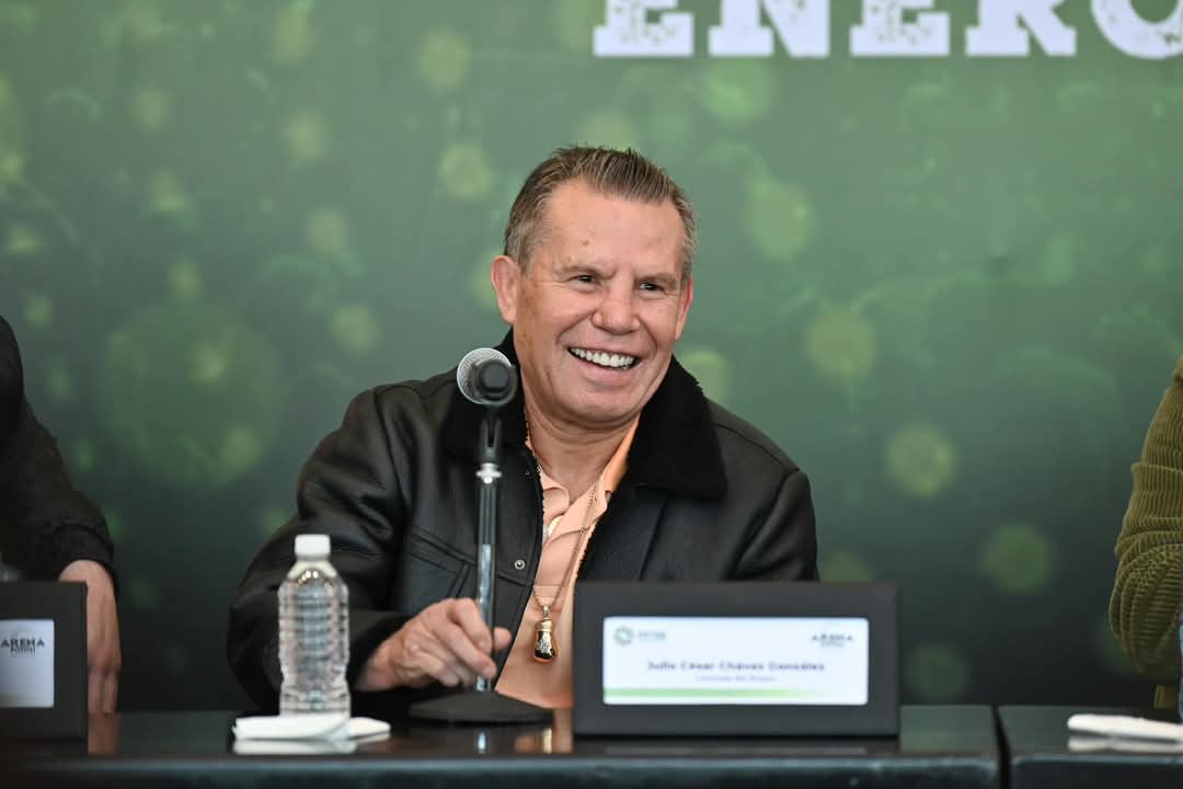 JULIO CÉSAR CHÁVEZ ELOGIA A LA ARENA POTOSÍ