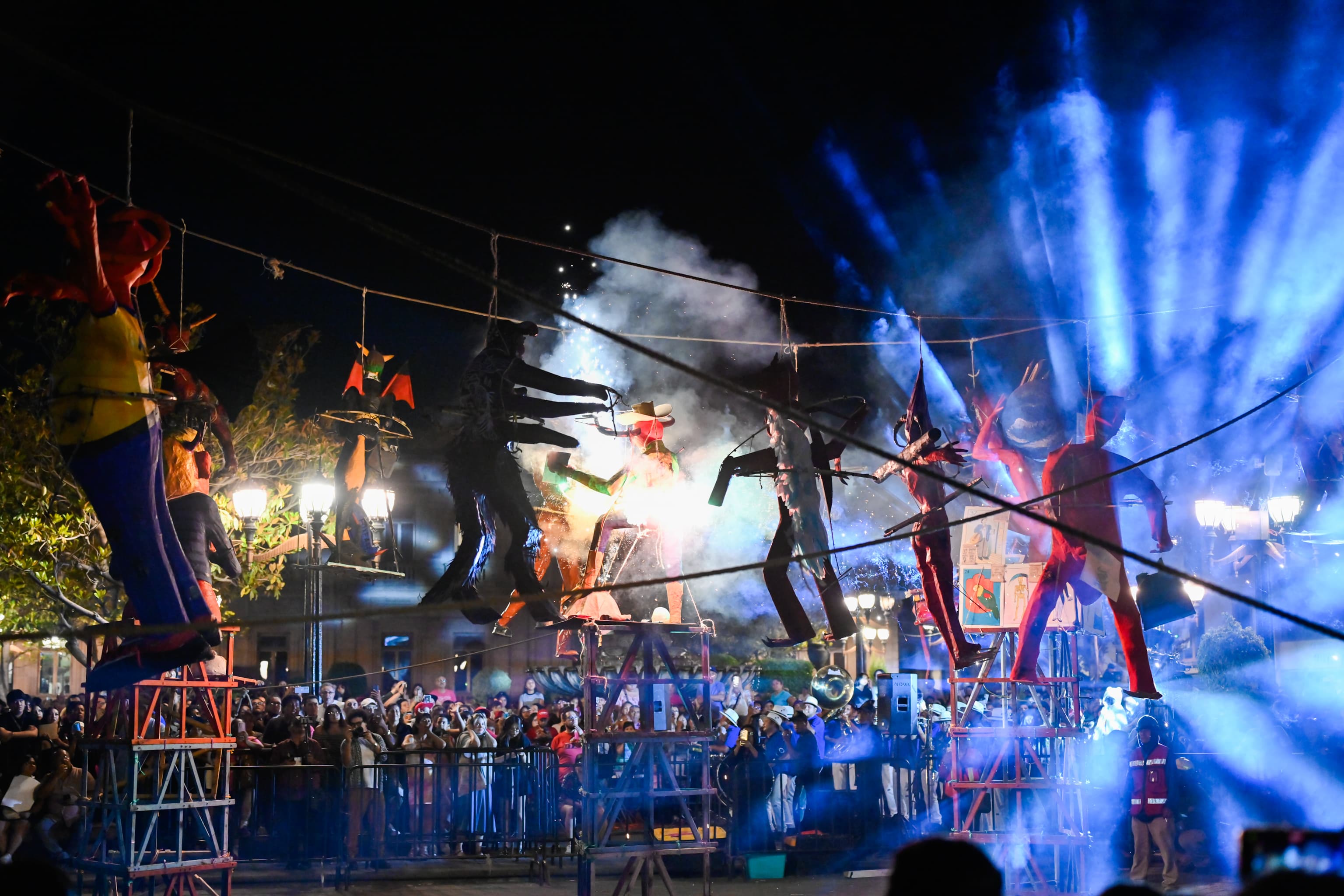 ESPECTACULAR NOCHE DE FUEGO, DANZA Y TRADICIÓN CON LA QUEMA DE JUDAS