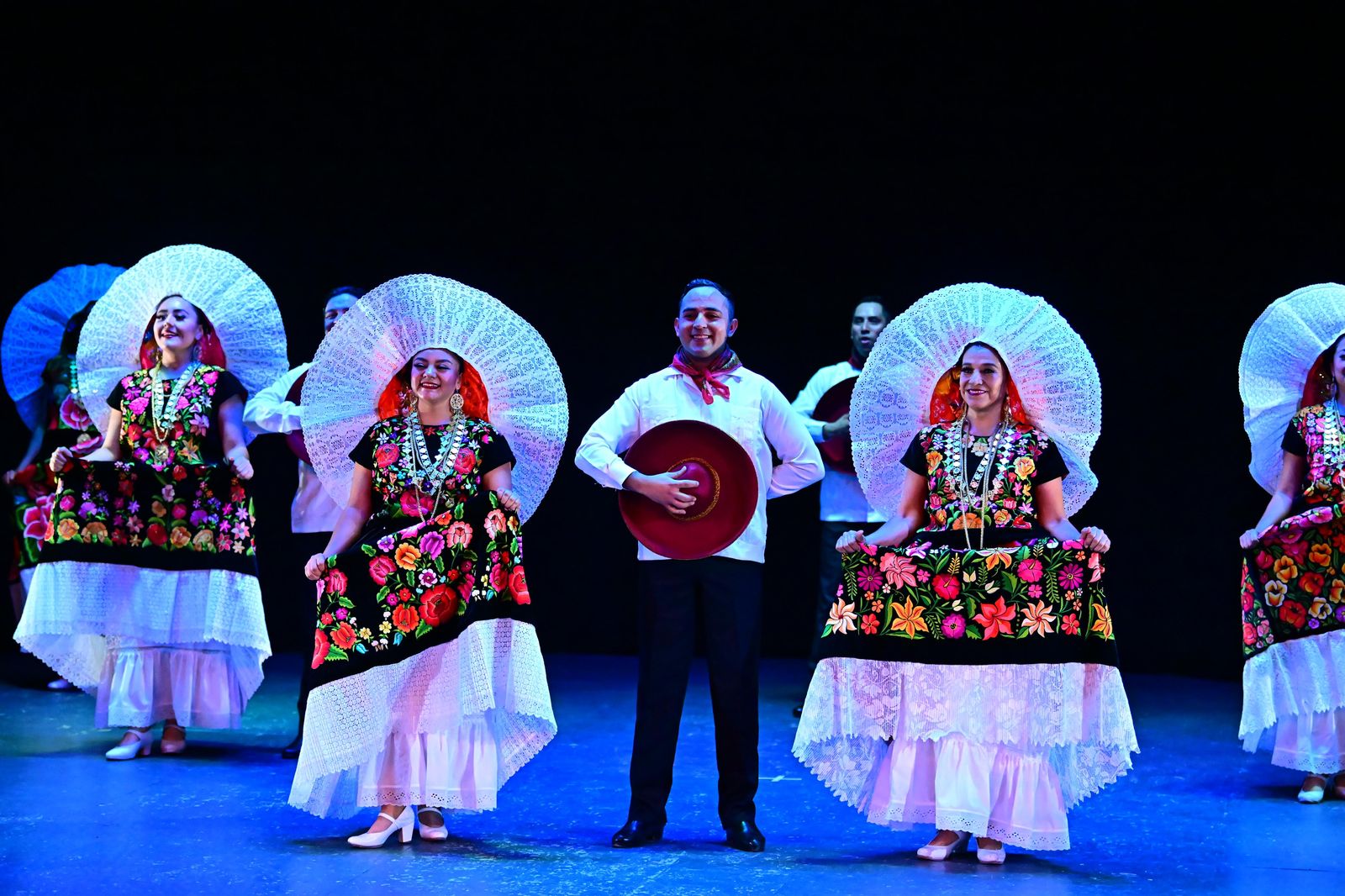 XOCHIQUETZAL CELEBRA 51 AÑOS DE ESPLENDOR DANCÍSTICO