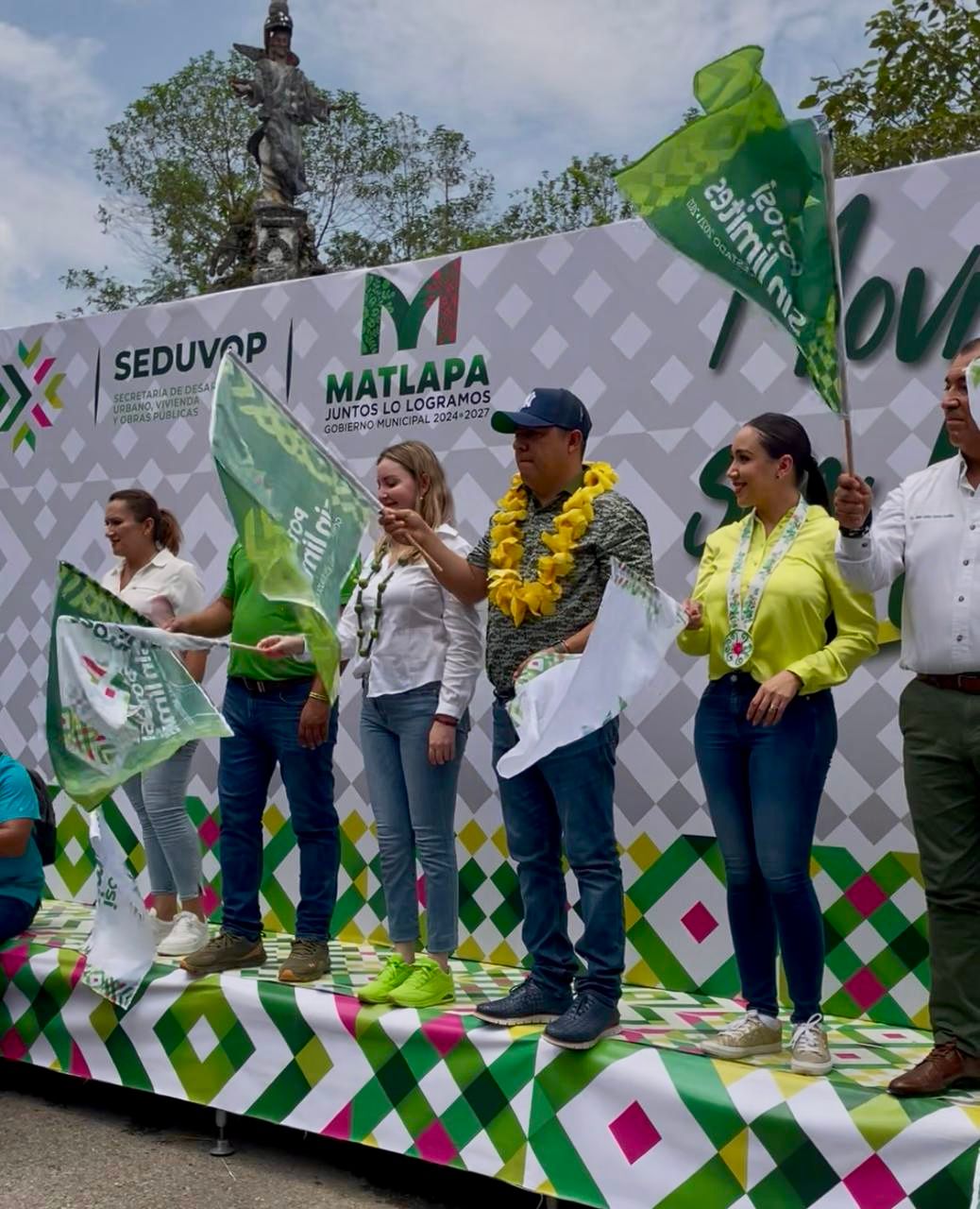 RICARDO GALLARDO RECONSTRUYE CAMINOS ABANDONADOS EN MATLAPA Y TAMAZUNCHALE