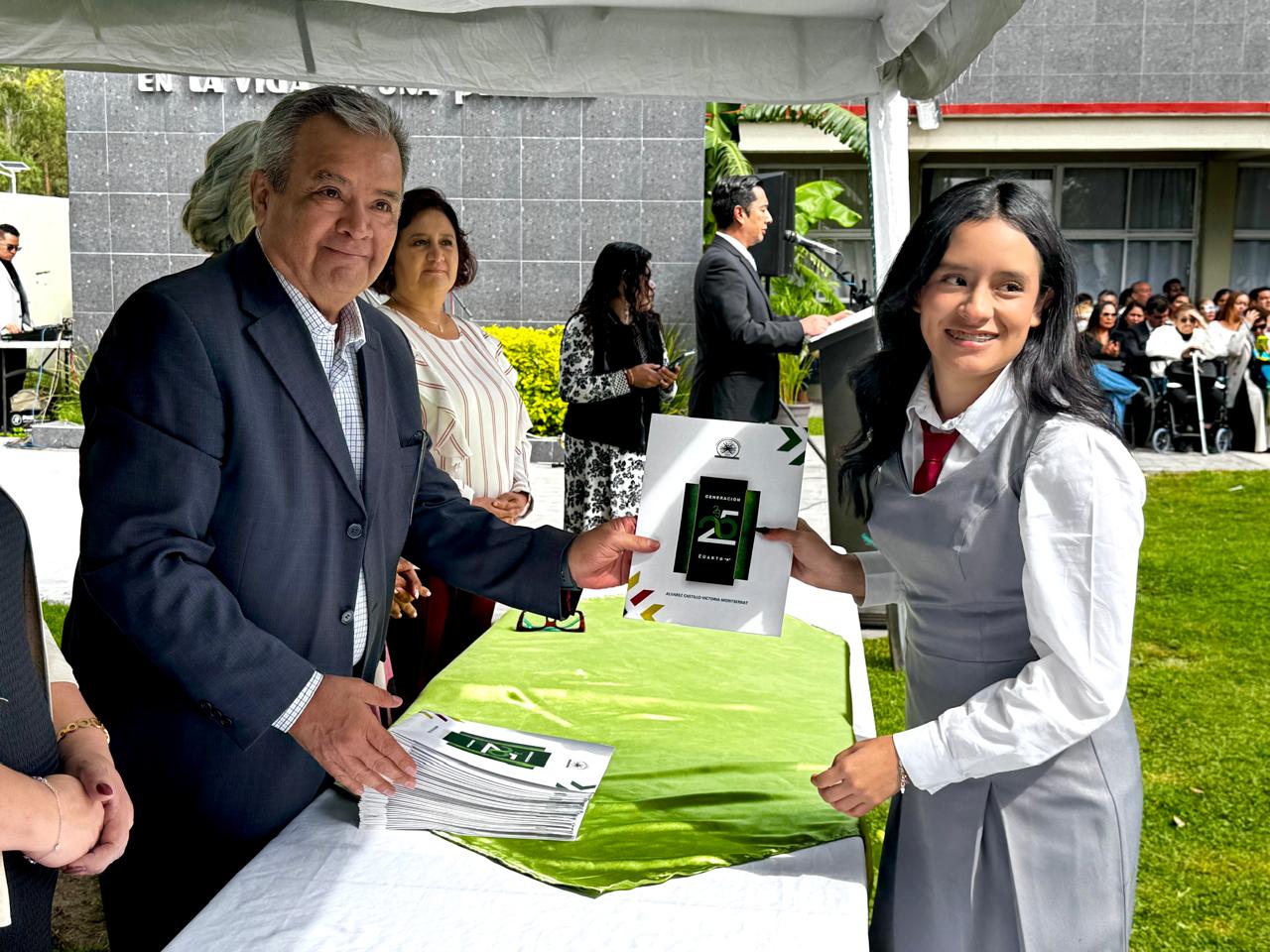 GRADÚAN MÁS DE CINCO MIL ESTUDIANTES DE PREPARATORIA EN TODO EL ESTADO