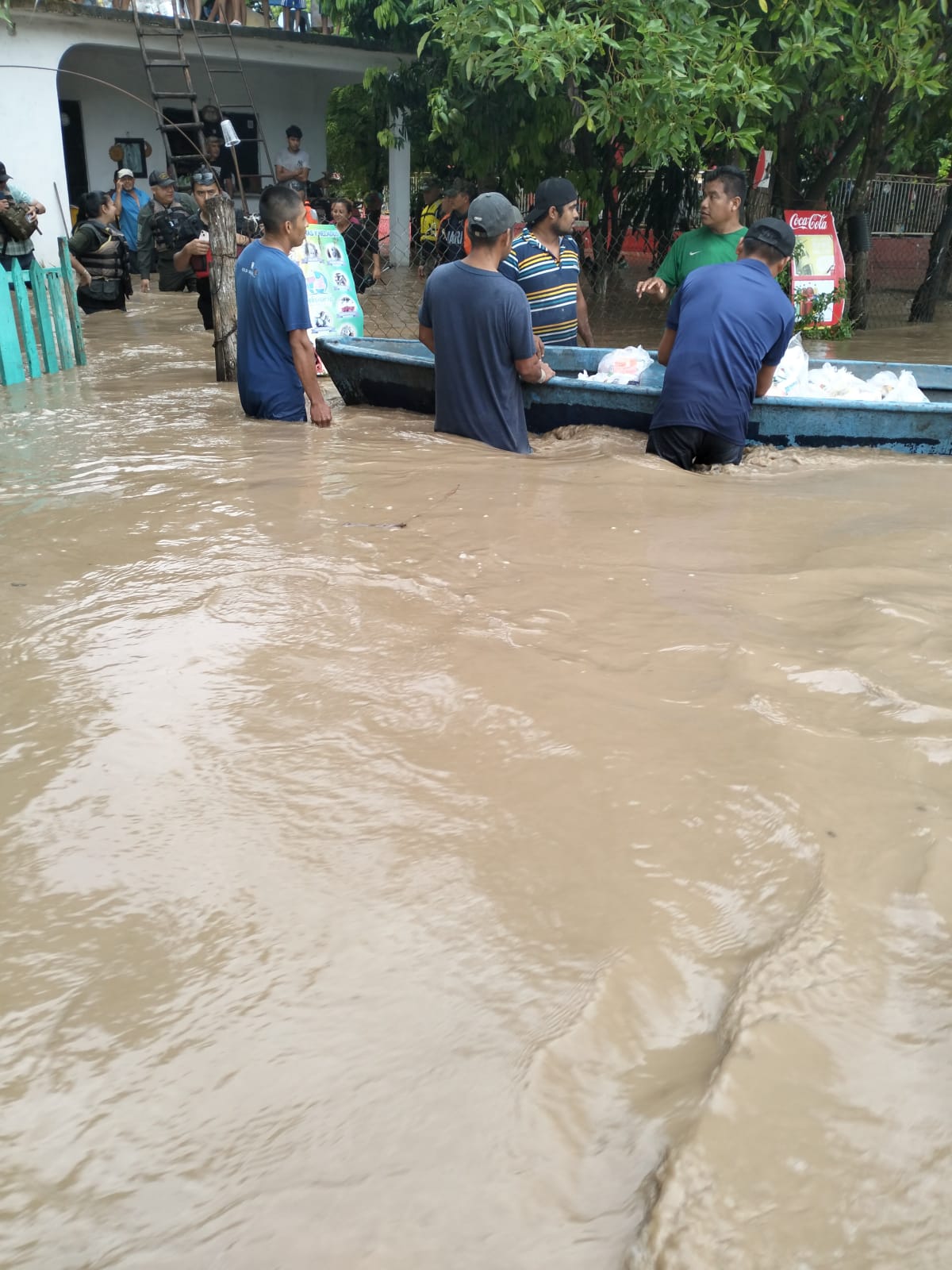 APOYA GOBIERNO ESTATAL A FAMILIAS AFECTADAS EN SAN VICENTE