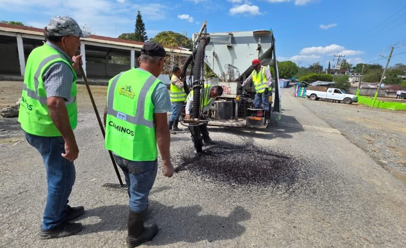ESTADO IMPULSA MEJORA DE ESPACIOS PÚBLICOS EN XILITLA CON ENCHULANDO TU COMUNIDAD