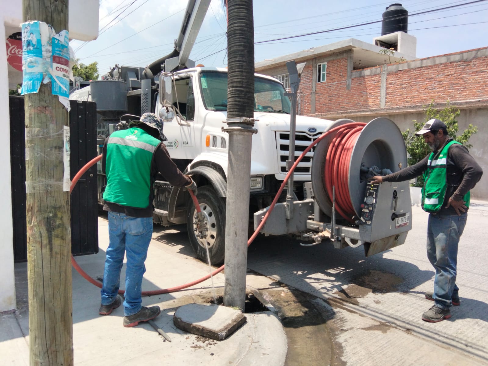 ESTADO REALIZA LABORES DE LIMPIEZA EN REDES DE DRENAJE SANITARIO EN LA ZONA METROPOLITANA