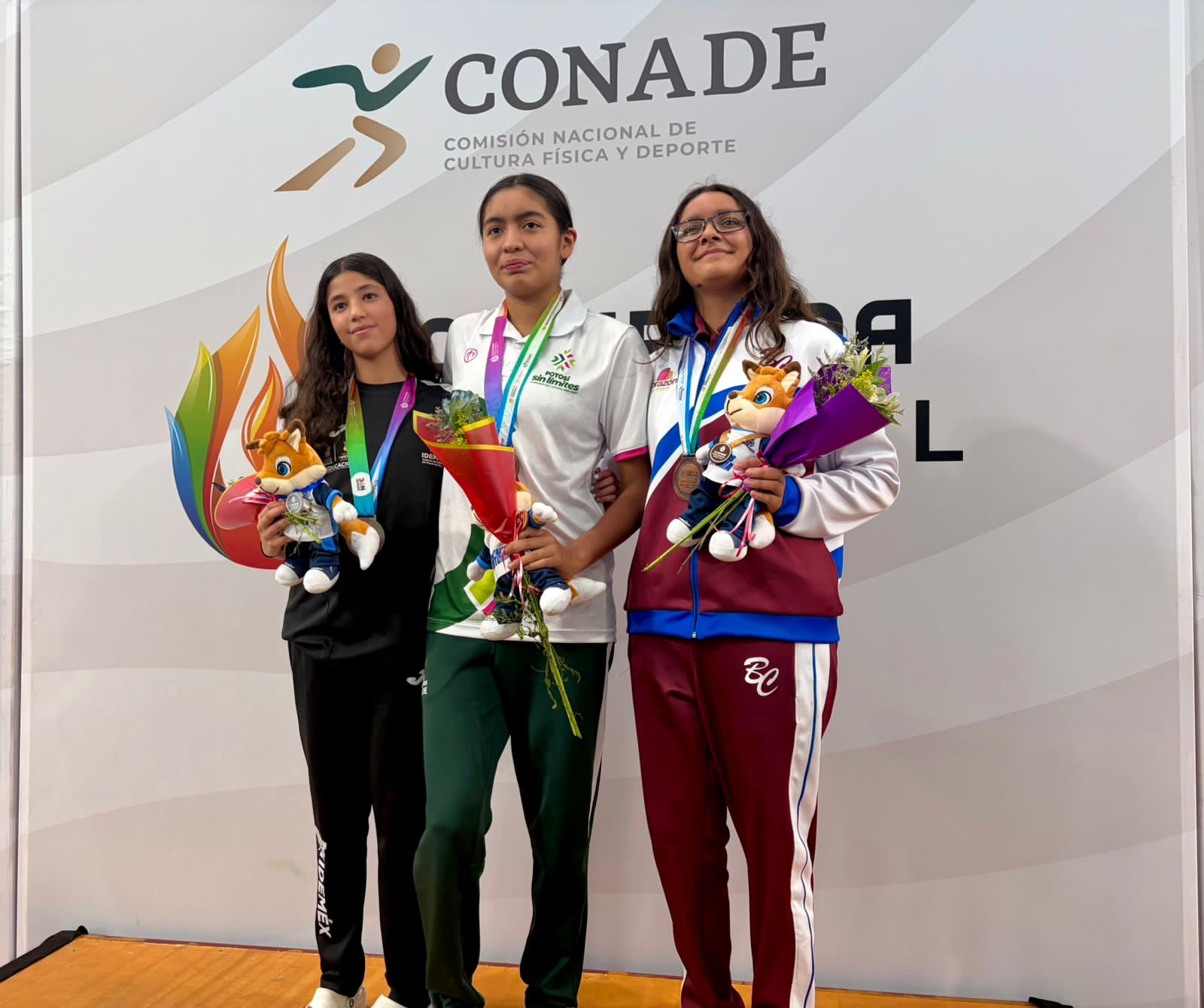 SAN LUIS SUMA CUATRO MEDALLAS EN NATACIÓN DURANTE OLIMPIADA NACIONAL 2026
